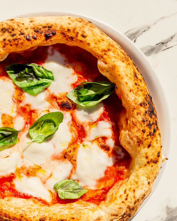 Hornea pizza neapoletana de forma fácil